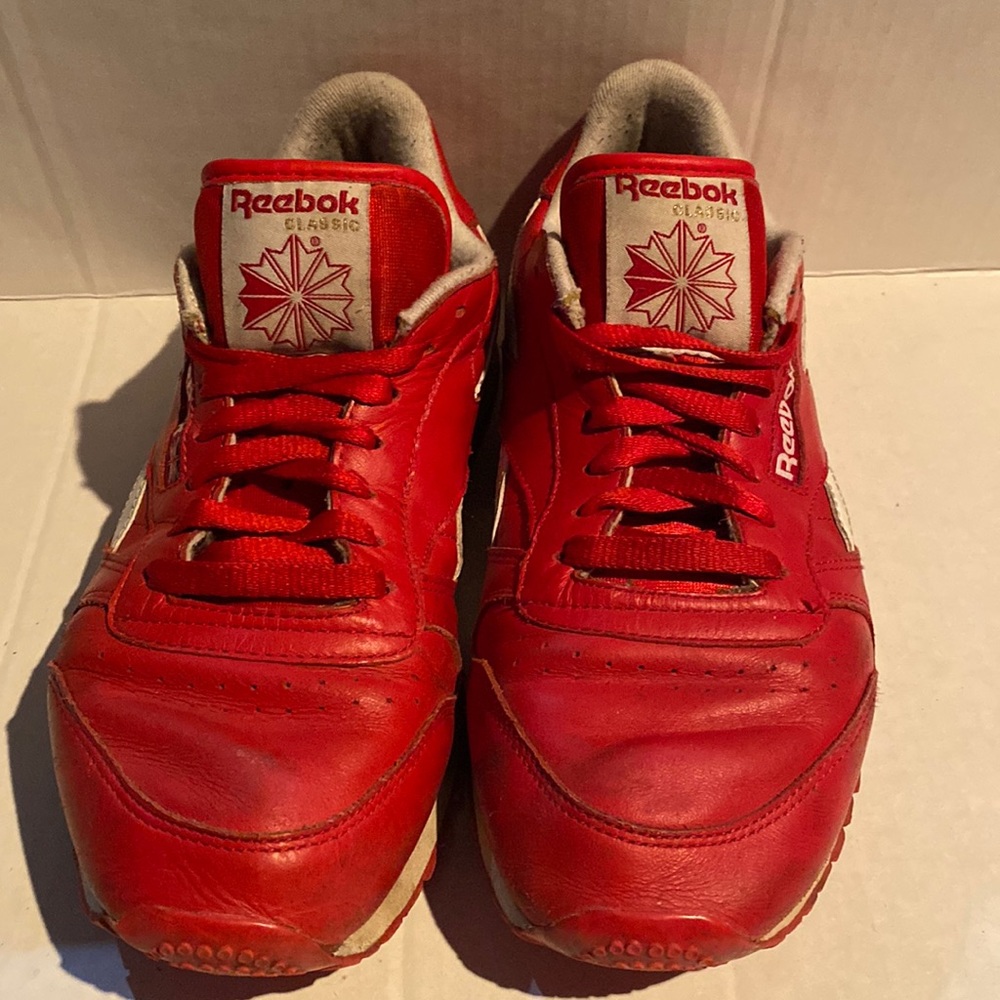 Vintage Reebok classic red size 9